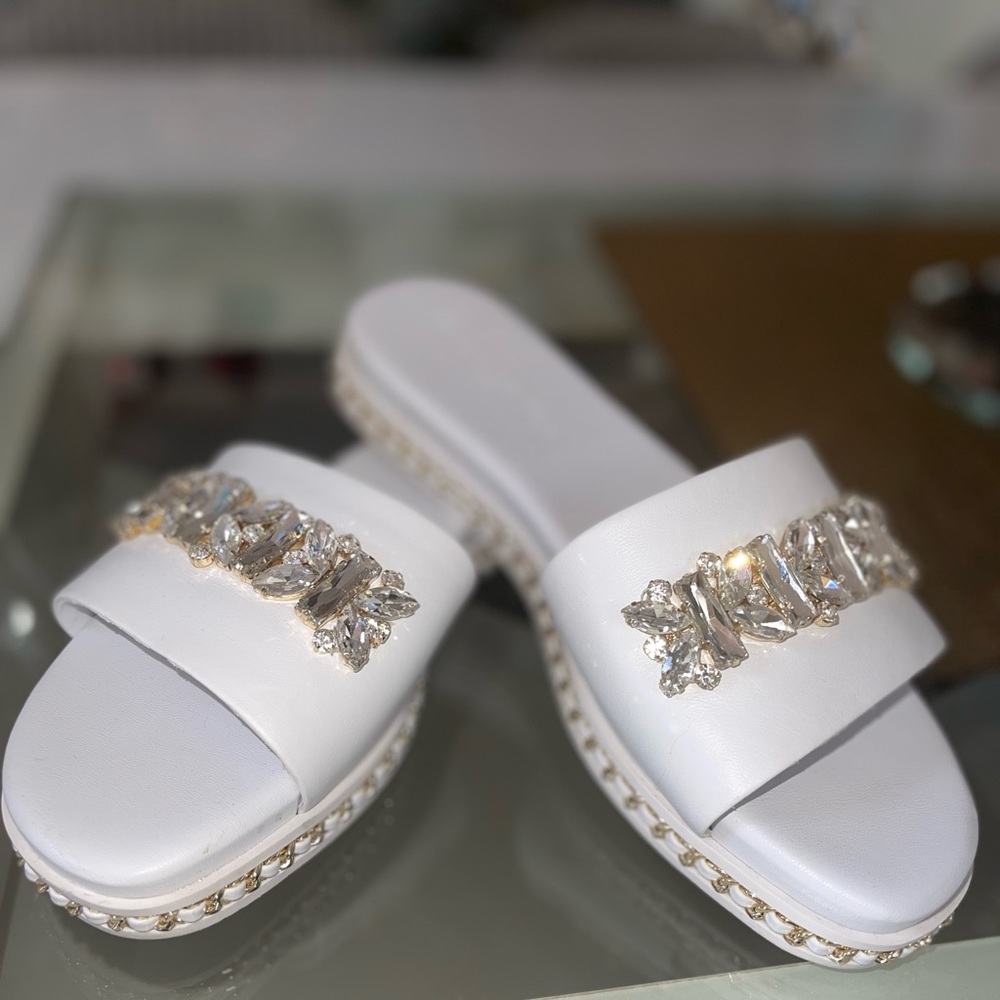 Karl Lagerfeld white slippers